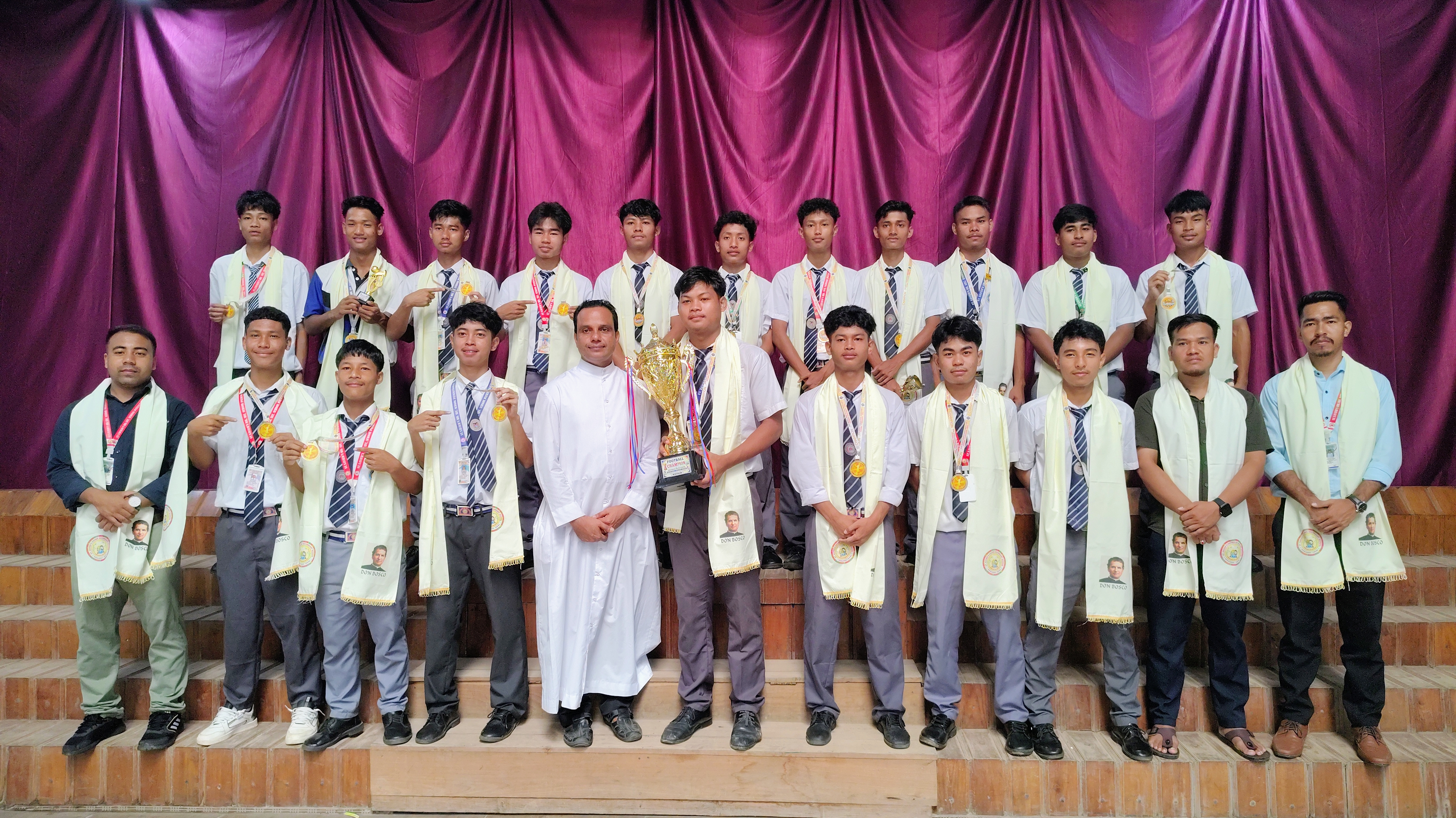SCHOOL FELICITATES THE FOOTBALL CHAMPIONS 