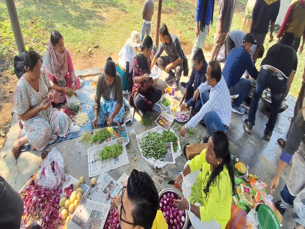 SCHOOL STAFF PICNIC  TO KHUMLWNG